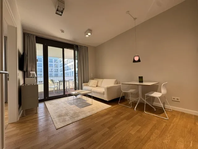Hochwertig eingerichtete Neubauwohnung in Mitte mit Balkon — photo 1
